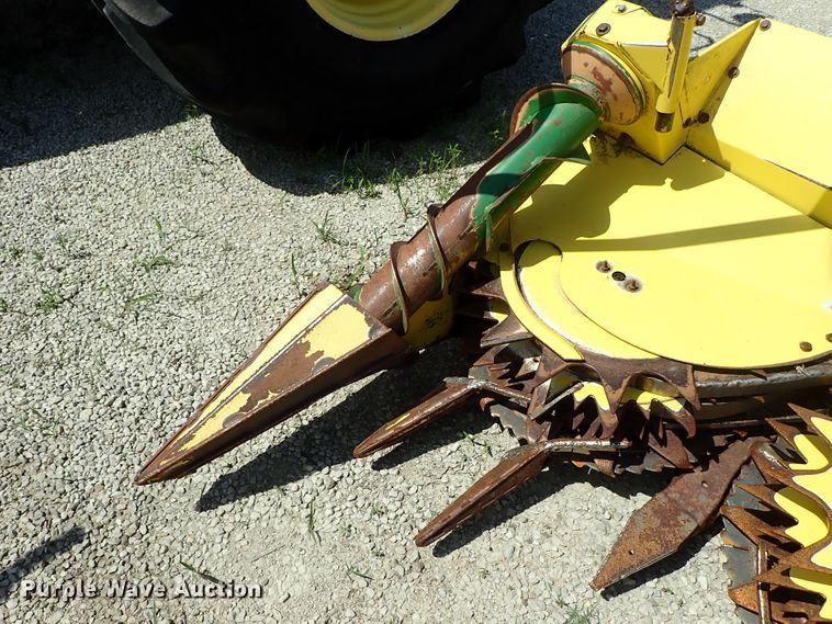 image for item DF1242 2003 John Deere 688 rotary forage head