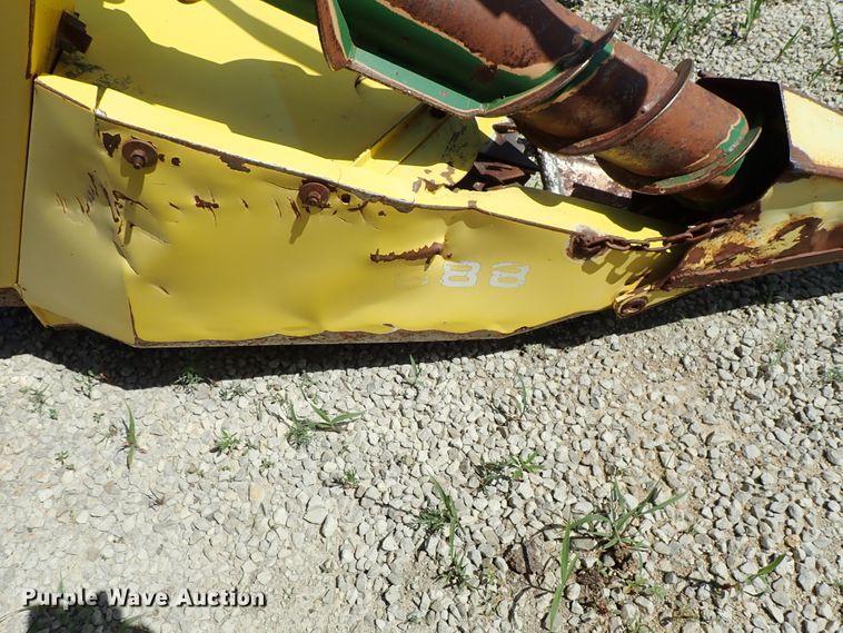 image for item DF1242 2003 John Deere 688 rotary forage head