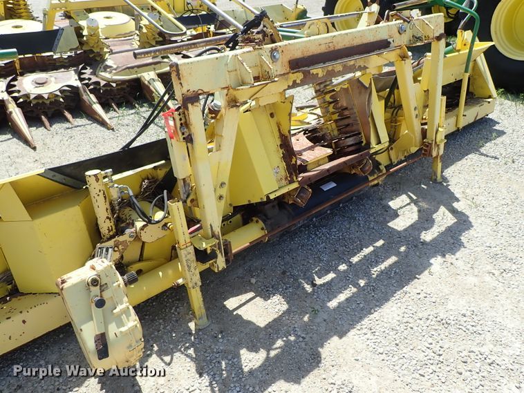 image for item DF1242 2003 John Deere 688 rotary forage head