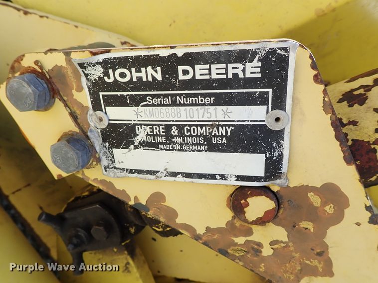 image for item DF1242 2003 John Deere 688 rotary forage head