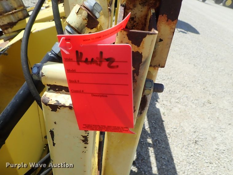 image for item DF1242 2003 John Deere 688 rotary forage head