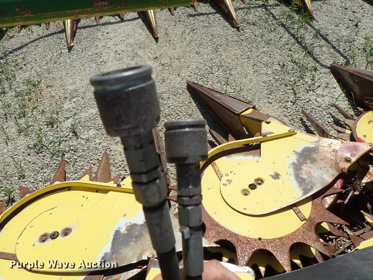 image for item DF1242 2003 John Deere 688 rotary forage head