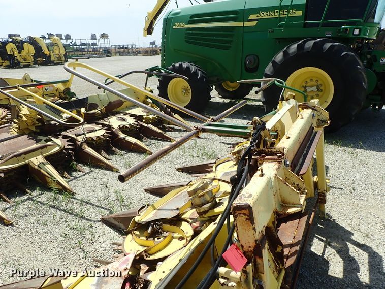 image for item DF1242 2003 John Deere 688 rotary forage head