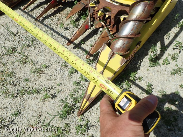 image for item DF1242 2003 John Deere 688 rotary forage head