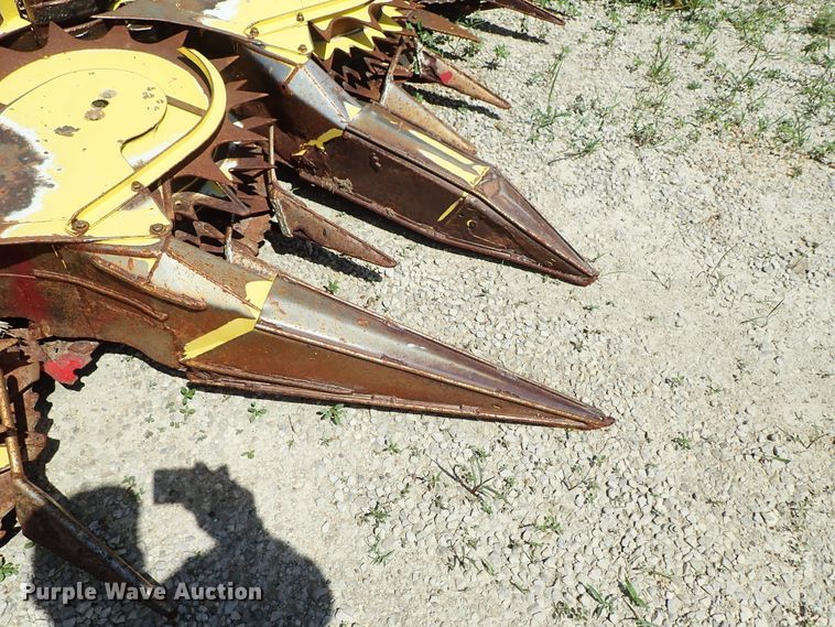 image for item DF1242 2003 John Deere 688 rotary forage head