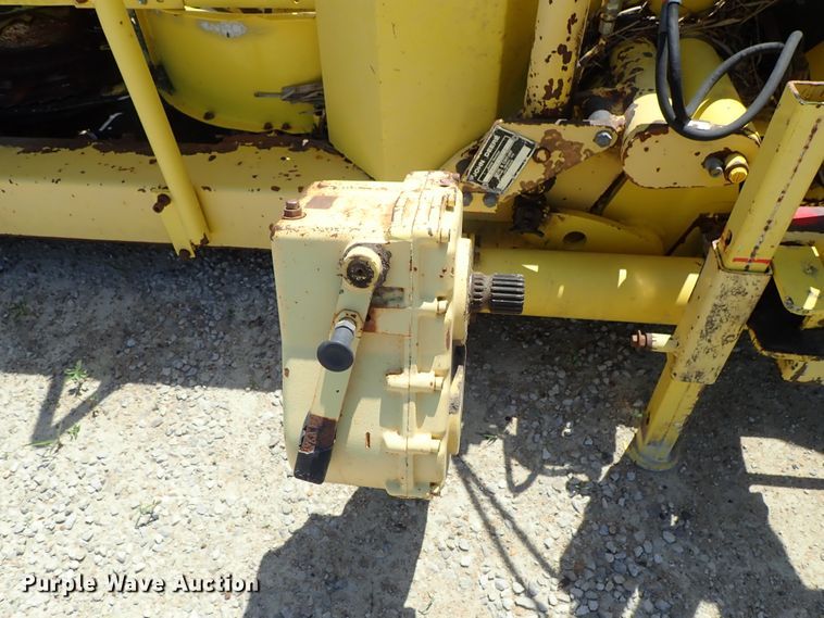 image for item DF1242 2003 John Deere 688 rotary forage head