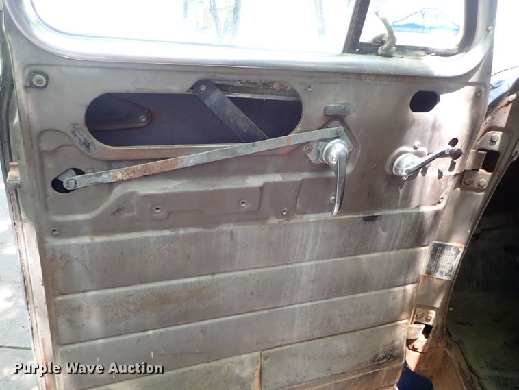 image for item DF1244 1952 Chevrolet grain truck