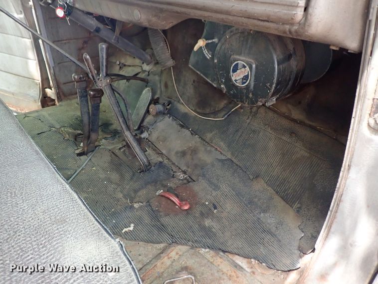 image for item DF1244 1952 Chevrolet grain truck