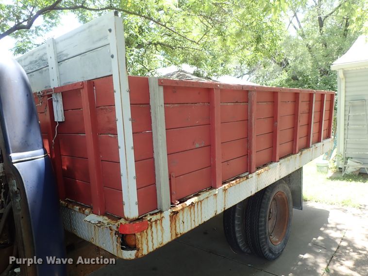 image for item DF1244 1952 Chevrolet grain truck