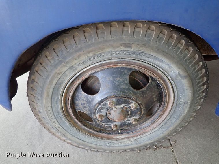 image for item DF1244 1952 Chevrolet grain truck