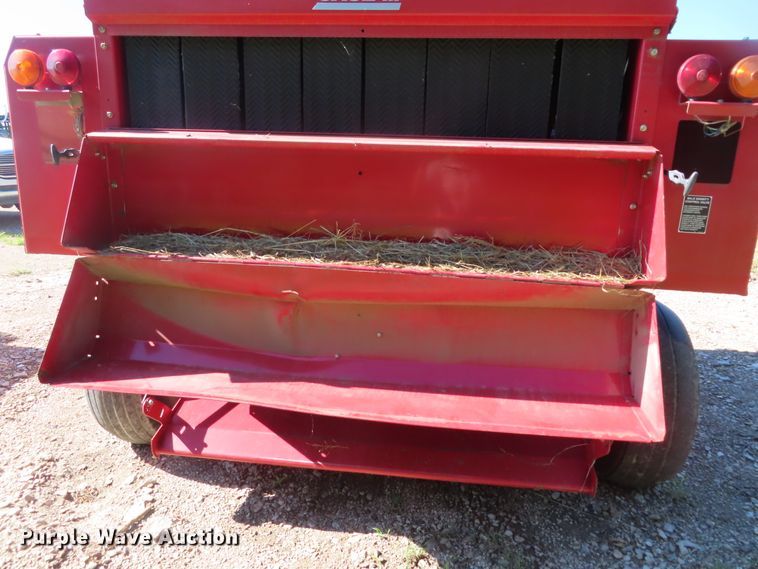 image for item DH0294 2002 Case IH RBX561 round baler