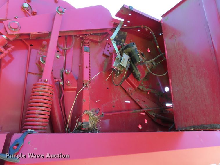 image for item DH0294 2002 Case IH RBX561 round baler