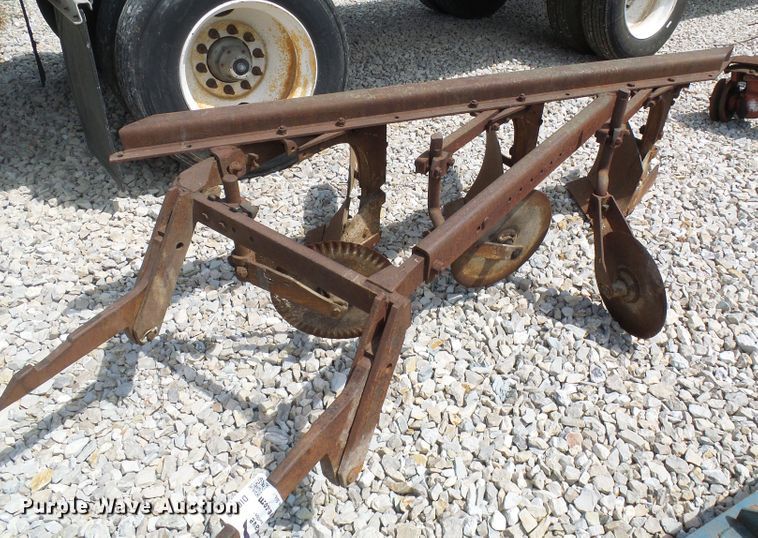 image for item DI0533 Three bottom plow