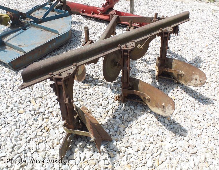 image for item DI0533 Three bottom plow