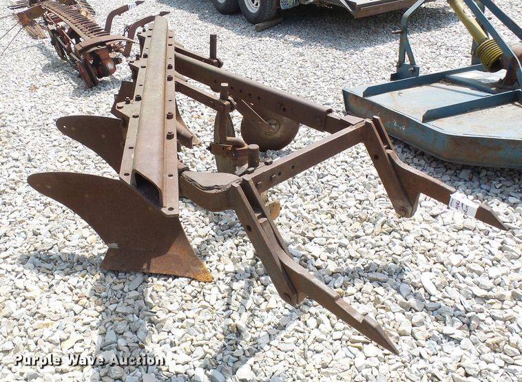 image for item DI0533 Three bottom plow