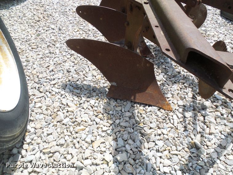 image for item DI0533 Three bottom plow