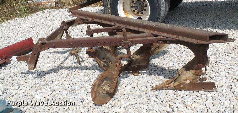 image for item DI0533 Three bottom plow