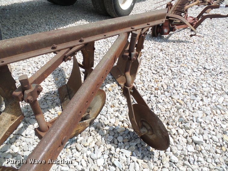 image for item DI0533 Three bottom plow