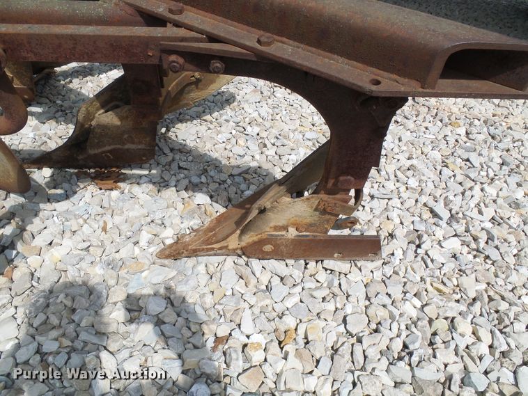 image for item DI0533 Three bottom plow