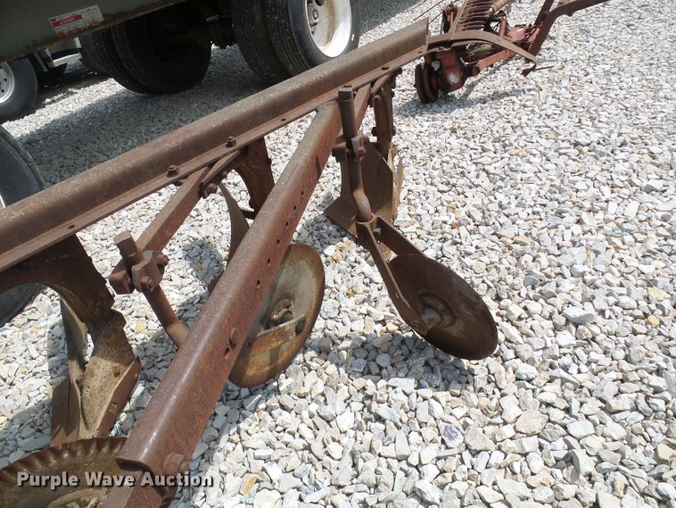 image for item DI0533 Three bottom plow