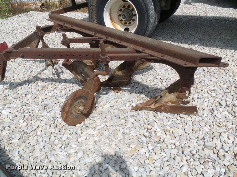 image for item DI0533 Three bottom plow