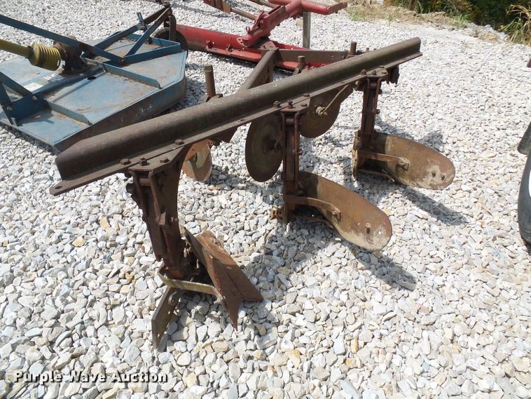 image for item DI0533 Three bottom plow