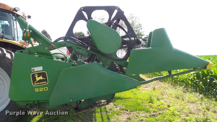 image for item EM9776 1999 John Deere 920F flex head