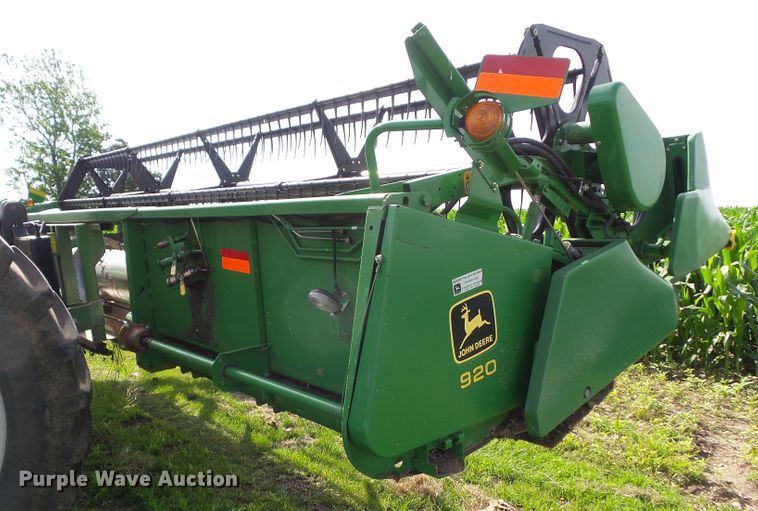image for item EM9776 1999 John Deere 920F flex head