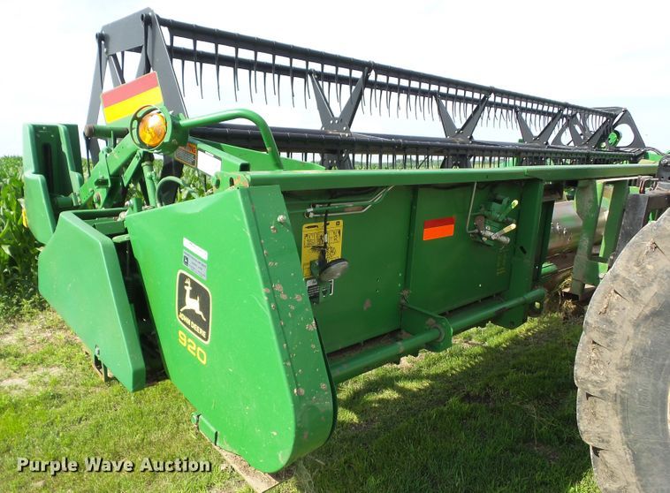 image for item EM9776 1999 John Deere 920F flex head