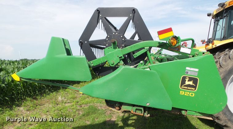 image for item EM9776 1999 John Deere 920F flex head
