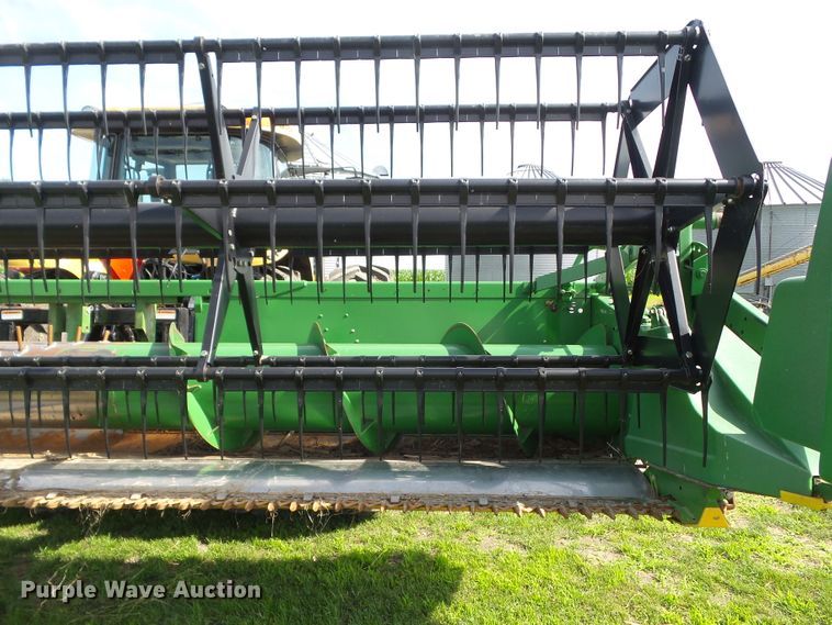 image for item EM9776 1999 John Deere 920F flex head