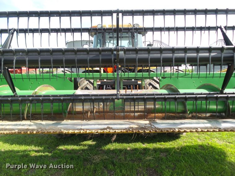 image for item EM9776 1999 John Deere 920F flex head