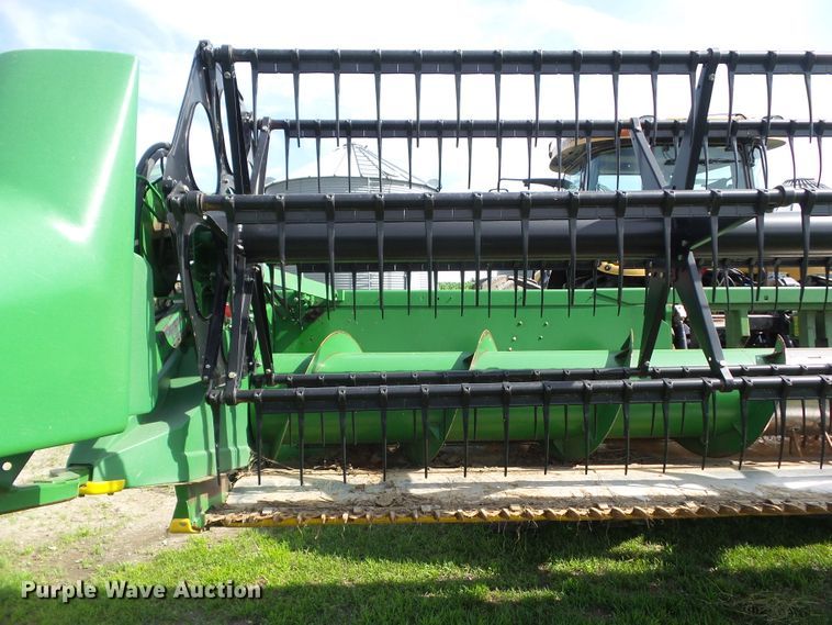 image for item EM9776 1999 John Deere 920F flex head