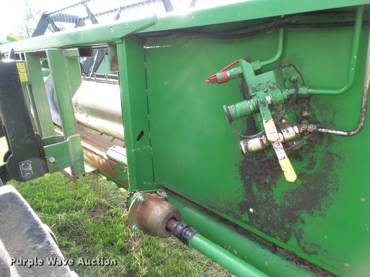 image for item EM9776 1999 John Deere 920F flex head