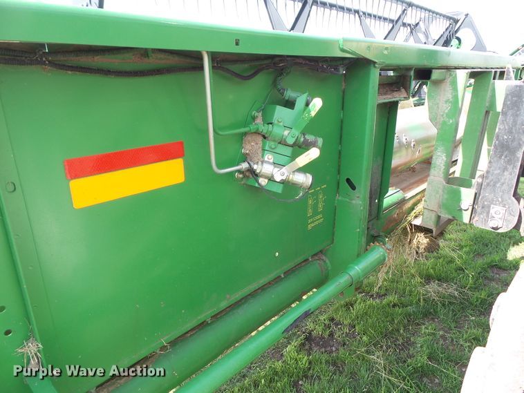 image for item EM9776 1999 John Deere 920F flex head