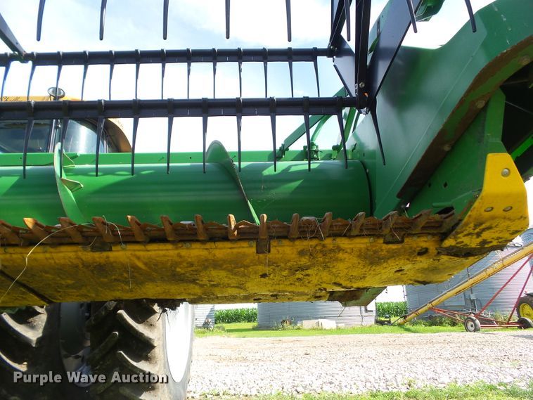 image for item EM9776 1999 John Deere 920F flex head