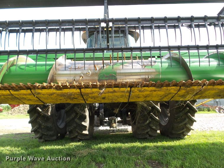 image for item EM9776 1999 John Deere 920F flex head