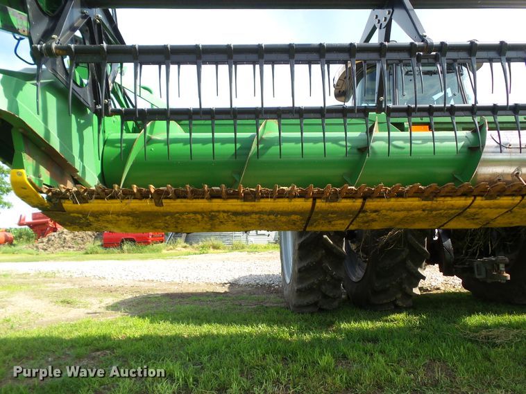 image for item EM9776 1999 John Deere 920F flex head