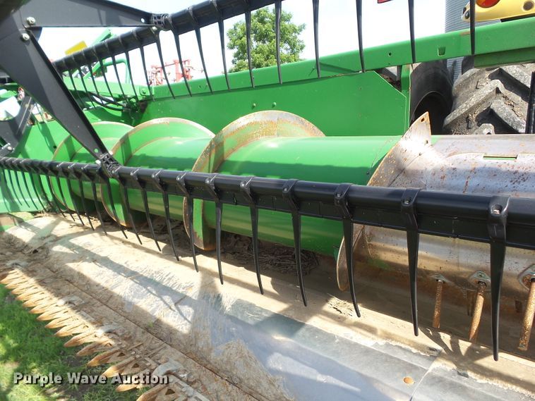 image for item EM9776 1999 John Deere 920F flex head