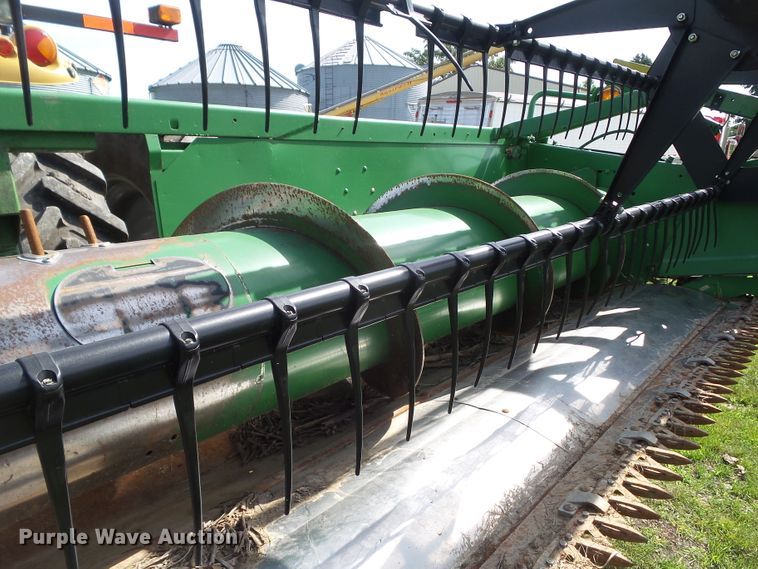 image for item EM9776 1999 John Deere 920F flex head