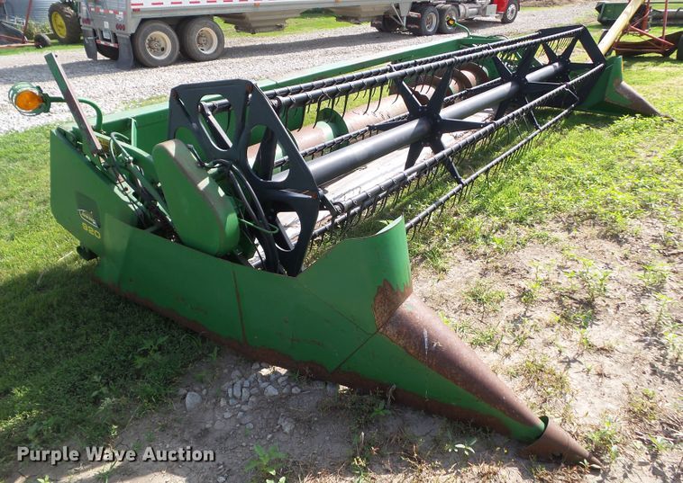 image for item EM9777 1993 John Deere 920F flex head