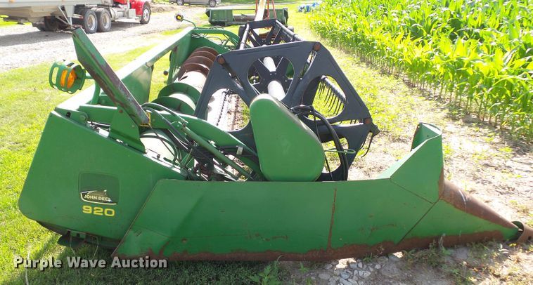 image for item EM9777 1993 John Deere 920F flex head