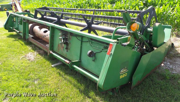 image for item EM9777 1993 John Deere 920F flex head