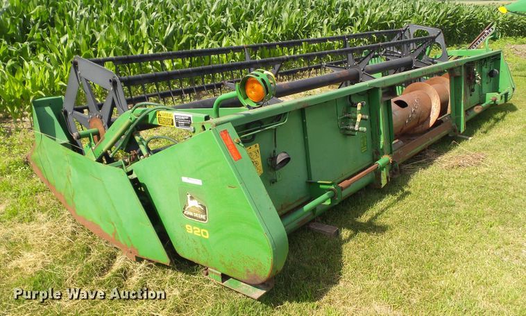 image for item EM9777 1993 John Deere 920F flex head