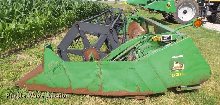 image for item EM9777 1993 John Deere 920F flex head
