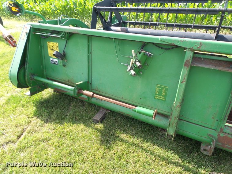 image for item EM9777 1993 John Deere 920F flex head