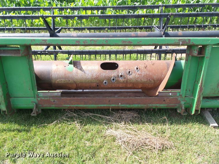 image for item EM9777 1993 John Deere 920F flex head