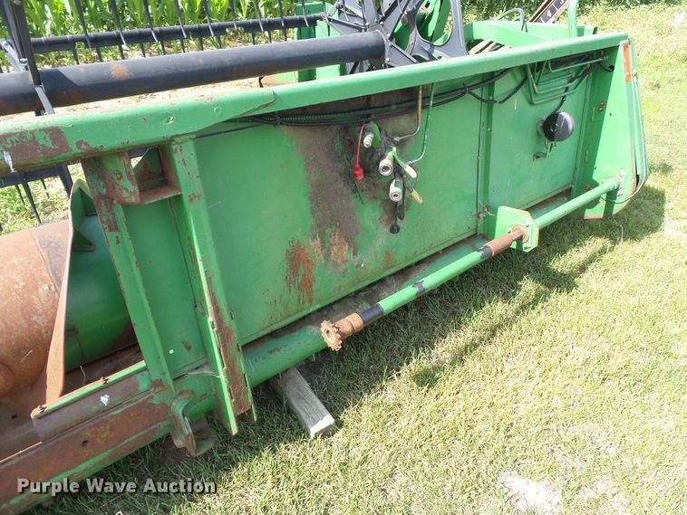 image for item EM9777 1993 John Deere 920F flex head