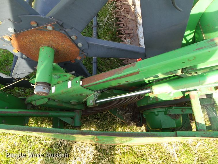 image for item EM9777 1993 John Deere 920F flex head