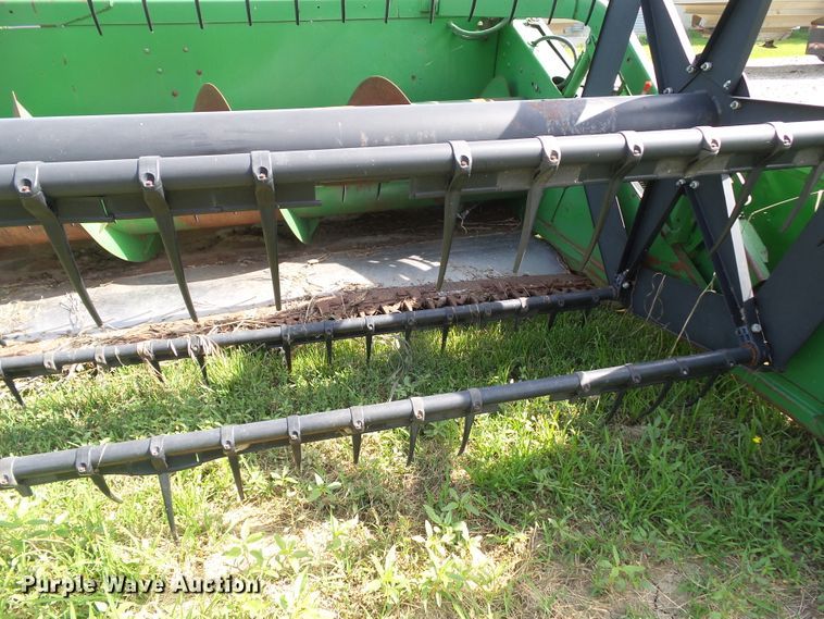 image for item EM9777 1993 John Deere 920F flex head